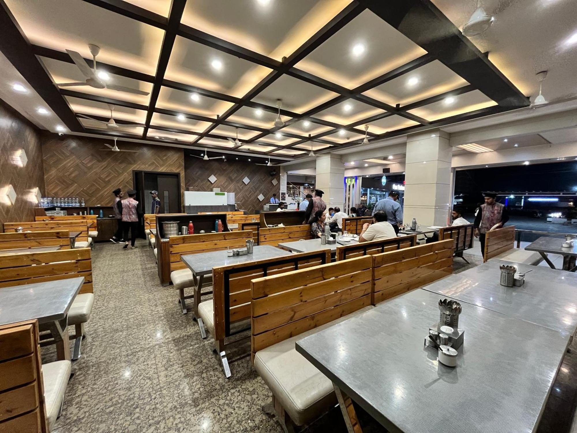 Hotel Grand Darshan Vadodara Extérieur photo