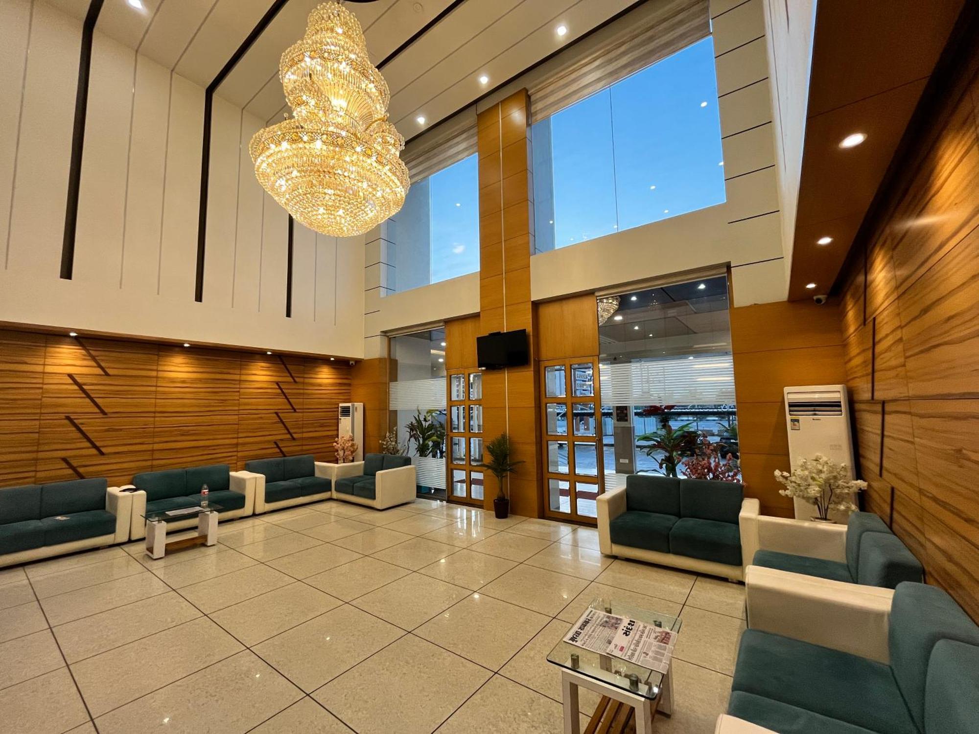 Hotel Grand Darshan Vadodara Extérieur photo