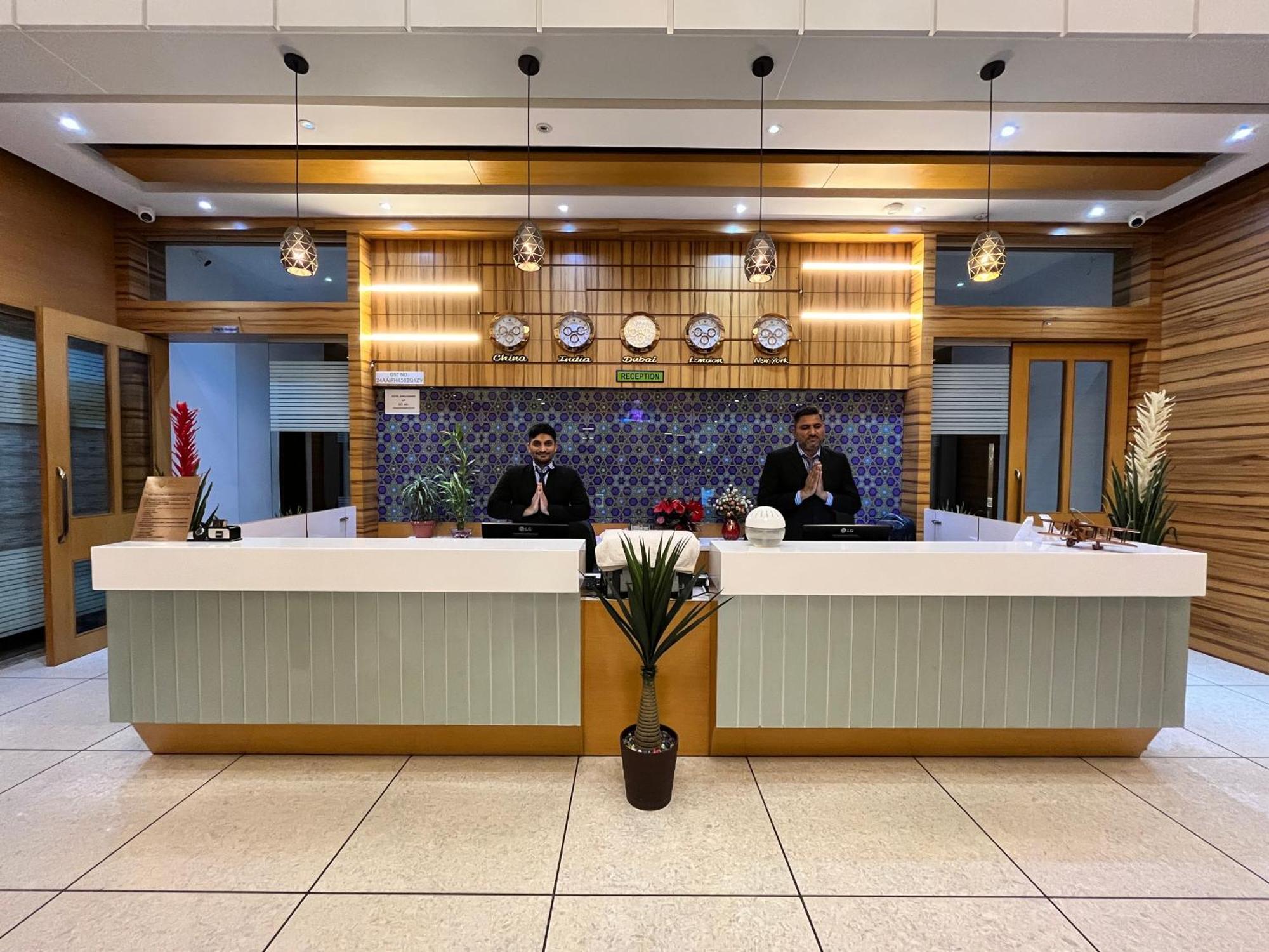 Hotel Grand Darshan Vadodara Extérieur photo