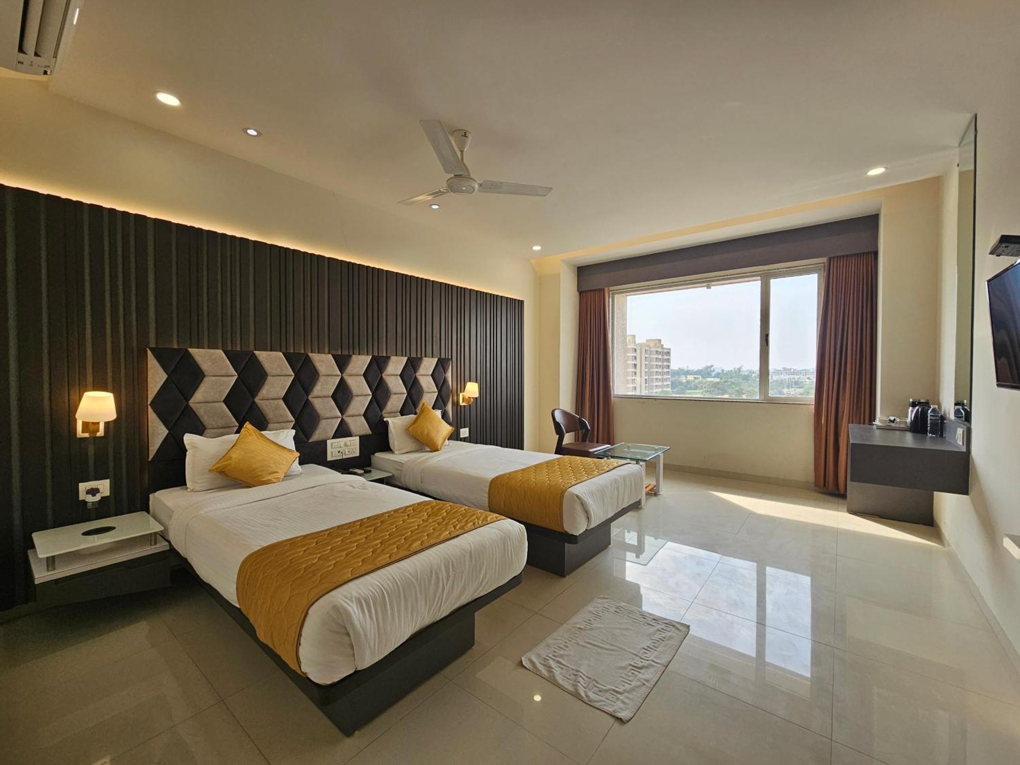 Hotel Grand Darshan Vadodara Extérieur photo