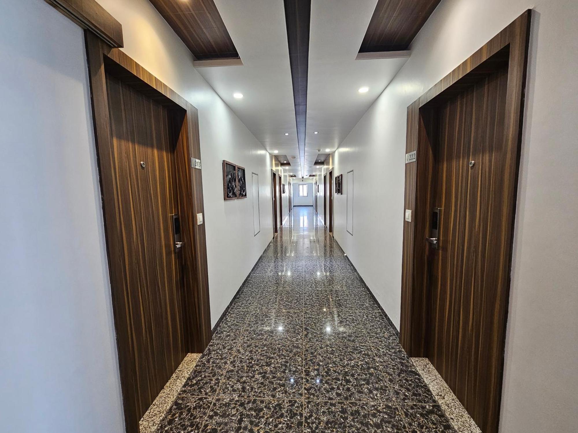 Hotel Grand Darshan Vadodara Extérieur photo