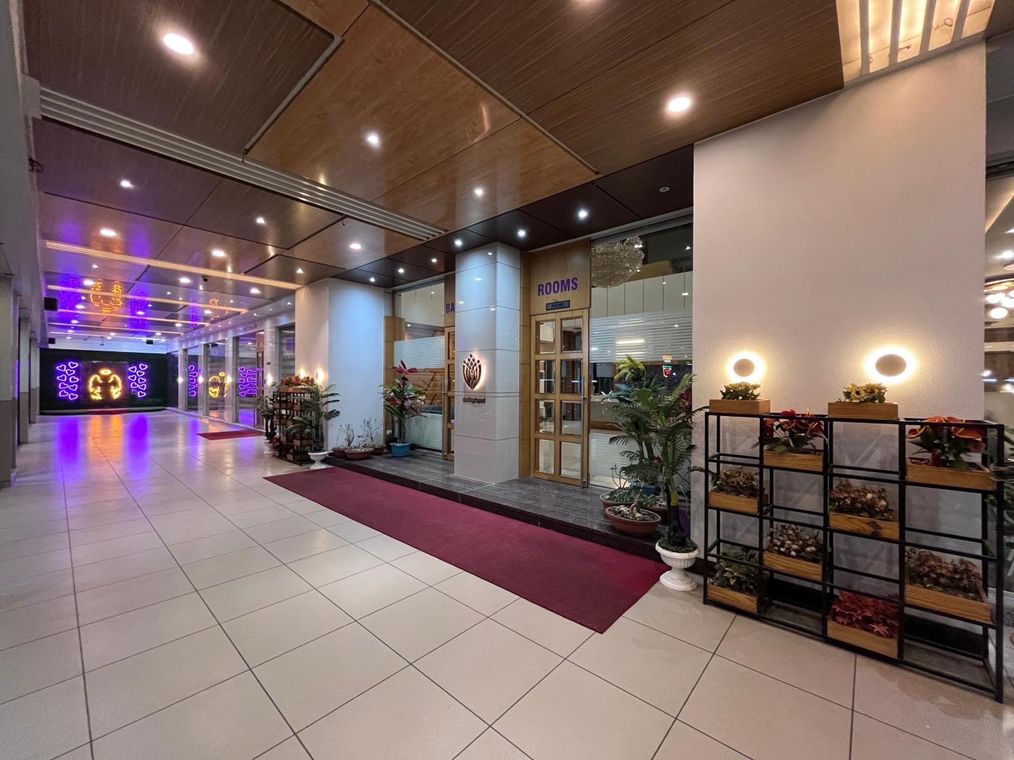 Hotel Grand Darshan Vadodara Extérieur photo