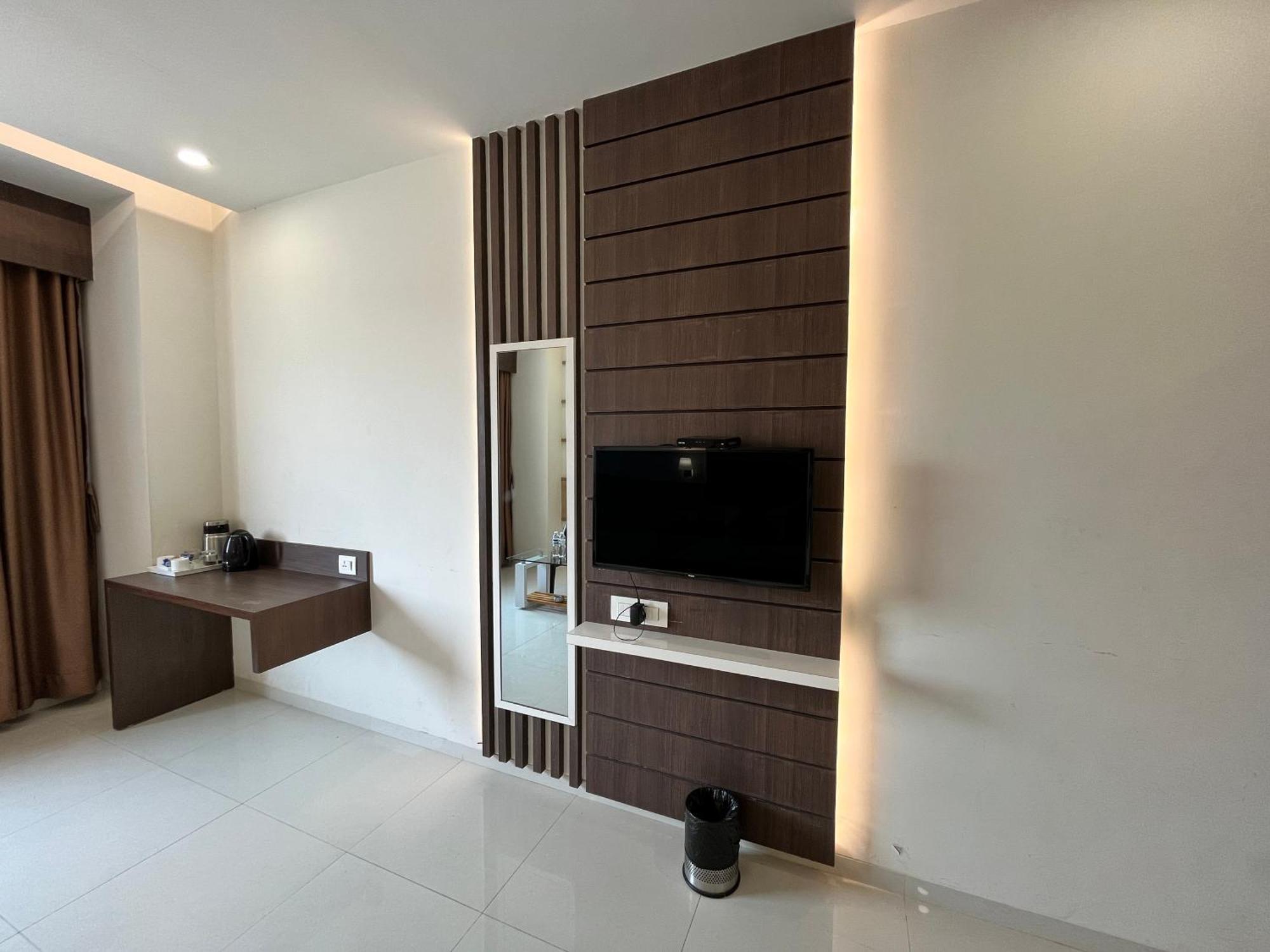 Hotel Grand Darshan Vadodara Extérieur photo