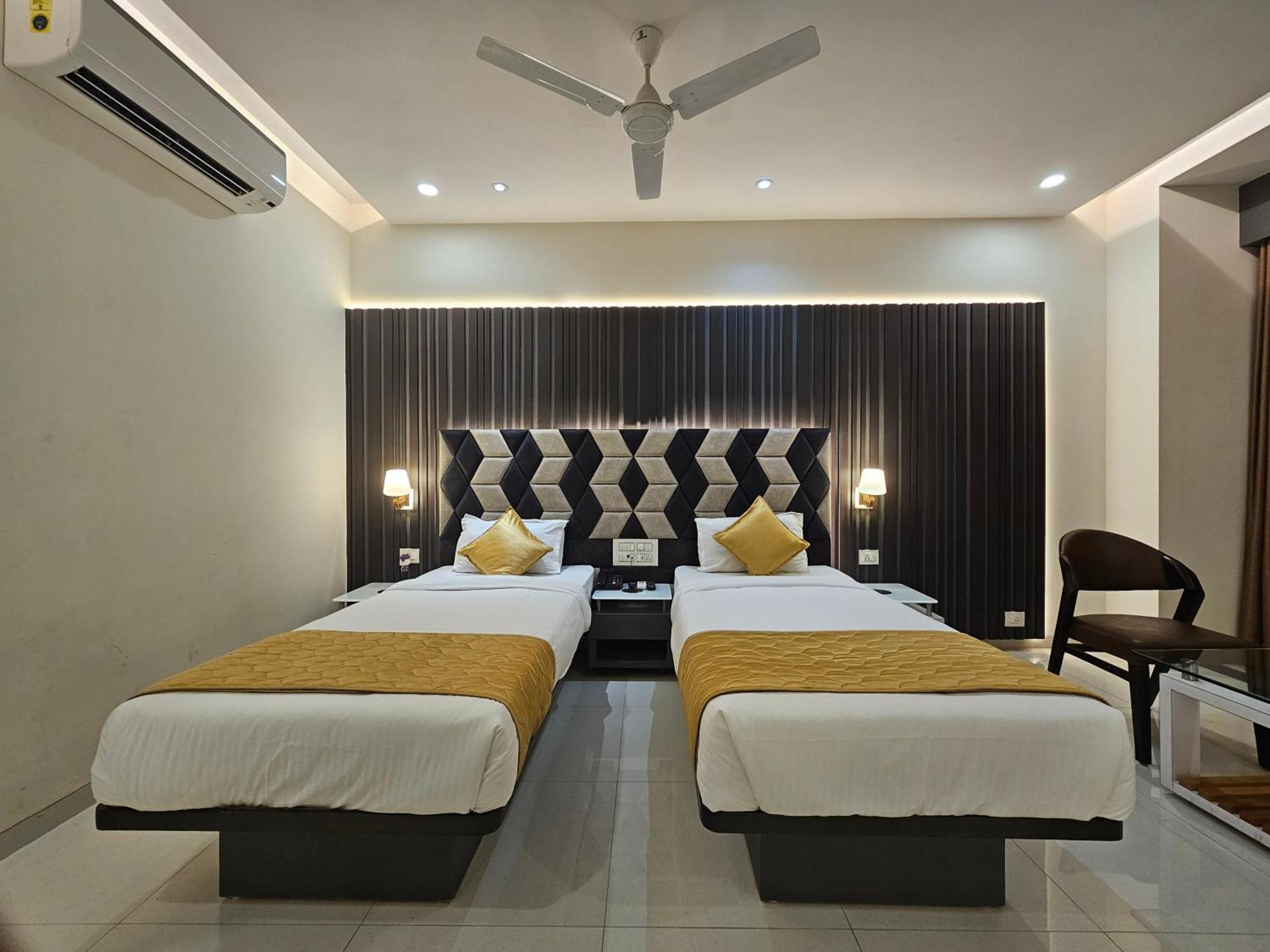 Hotel Grand Darshan Vadodara Extérieur photo