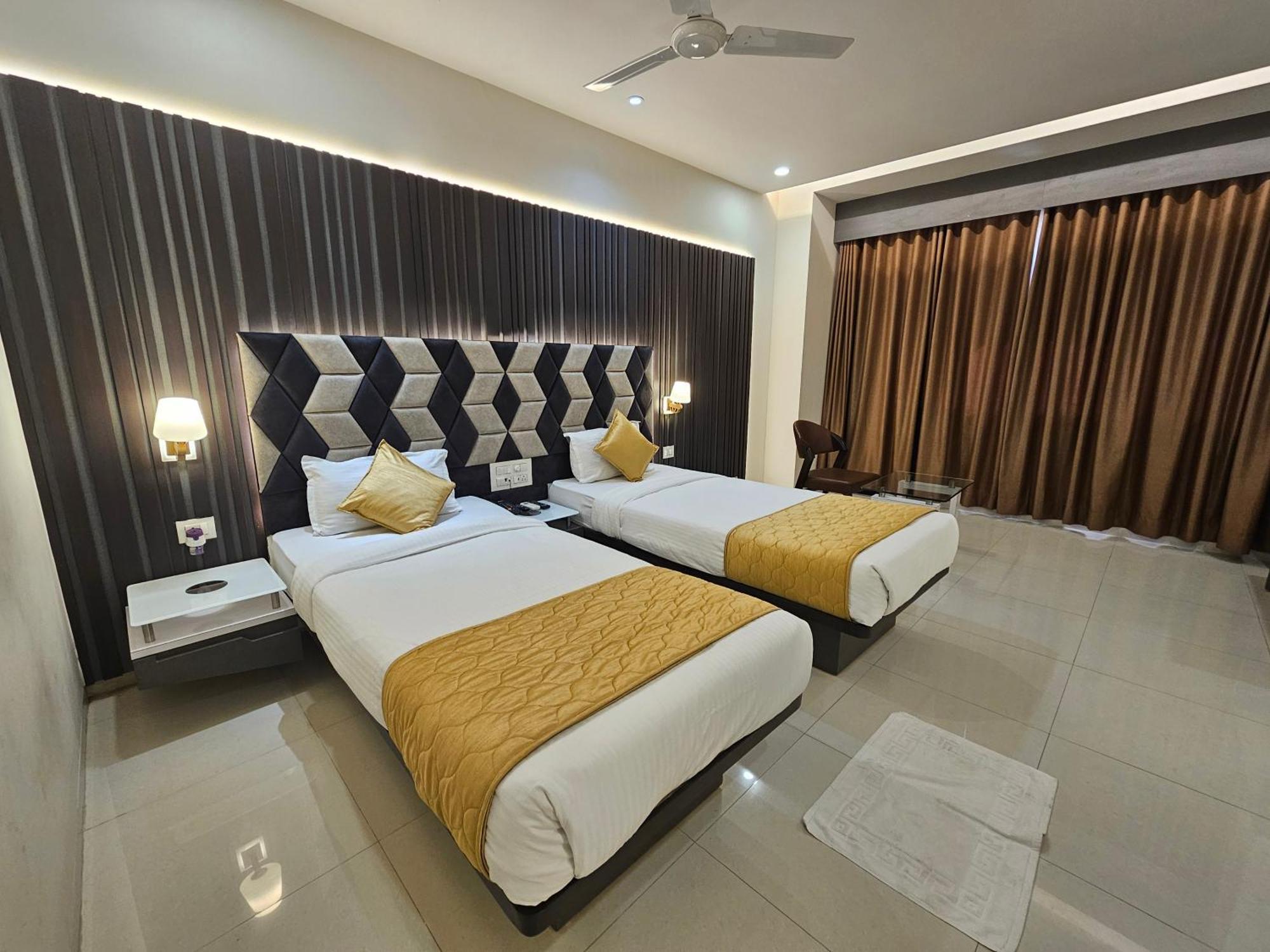 Hotel Grand Darshan Vadodara Extérieur photo