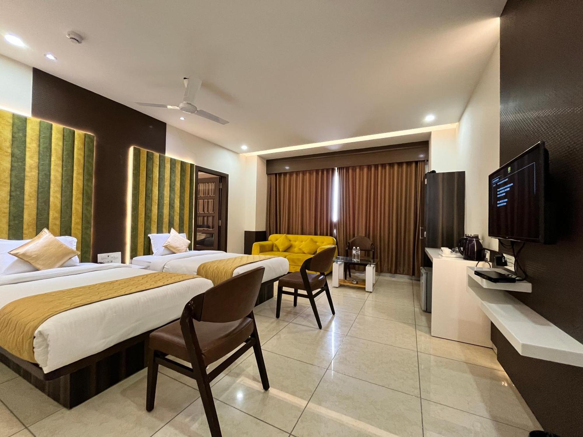 Hotel Grand Darshan Vadodara Extérieur photo