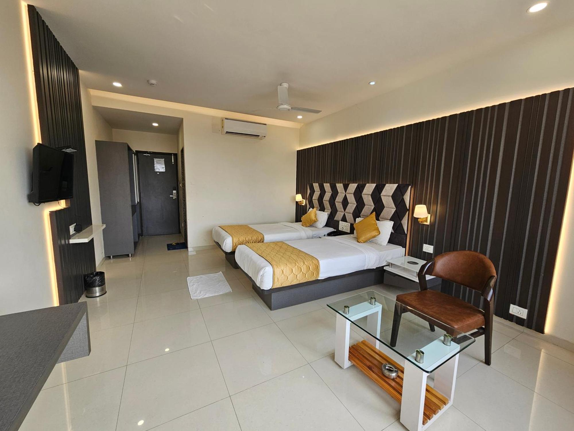 Hotel Grand Darshan Vadodara Extérieur photo
