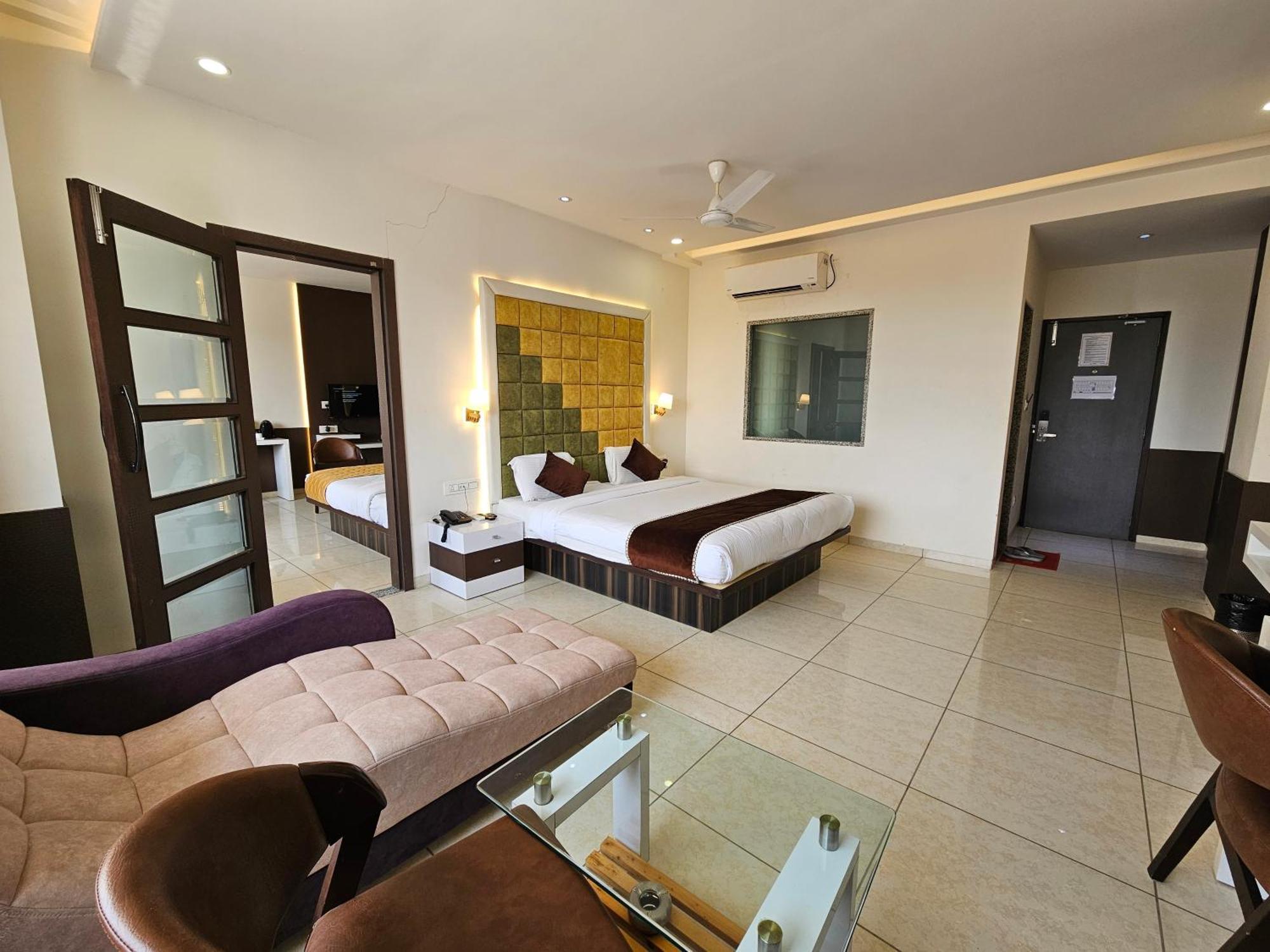 Hotel Grand Darshan Vadodara Extérieur photo