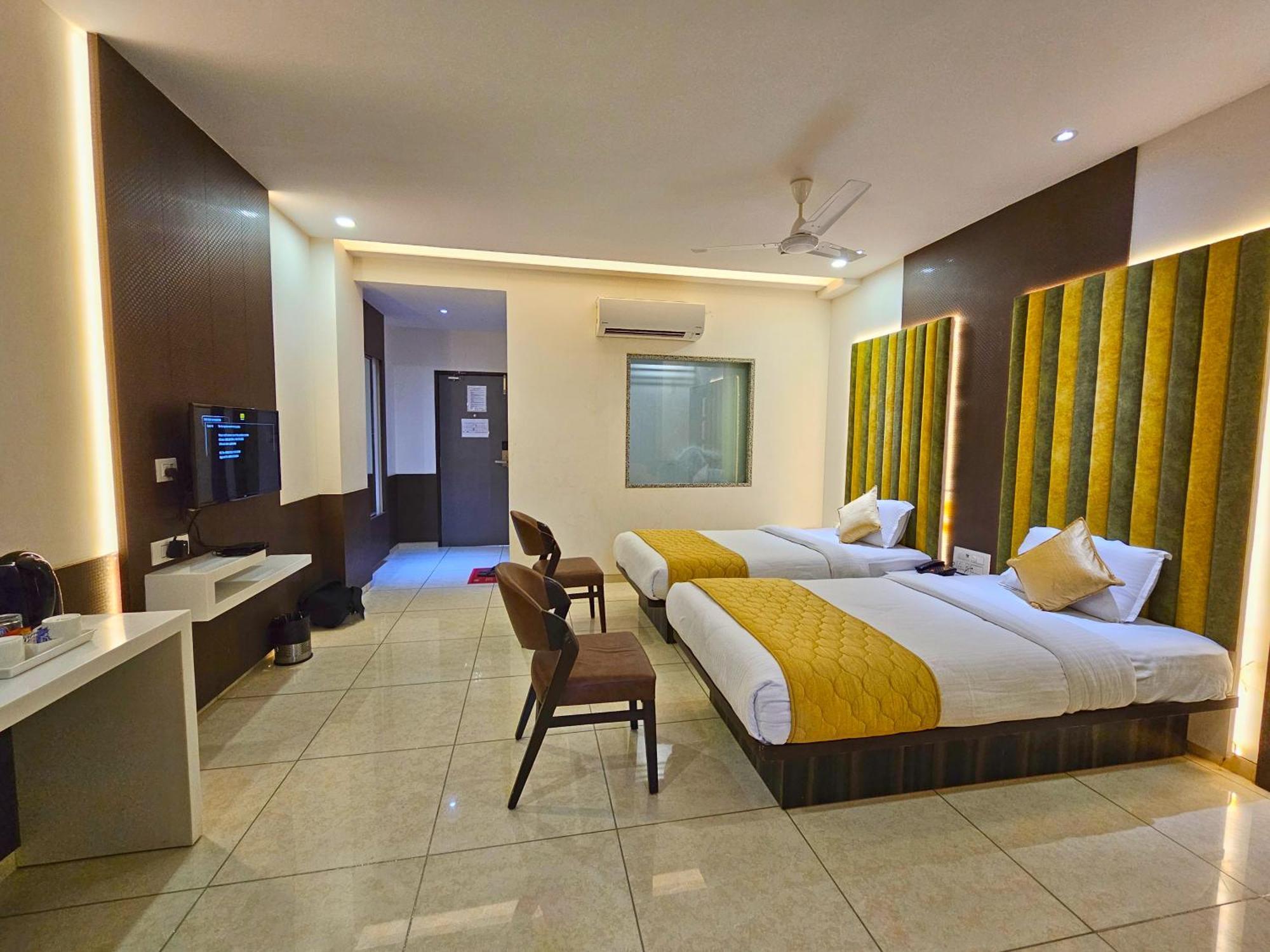 Hotel Grand Darshan Vadodara Extérieur photo