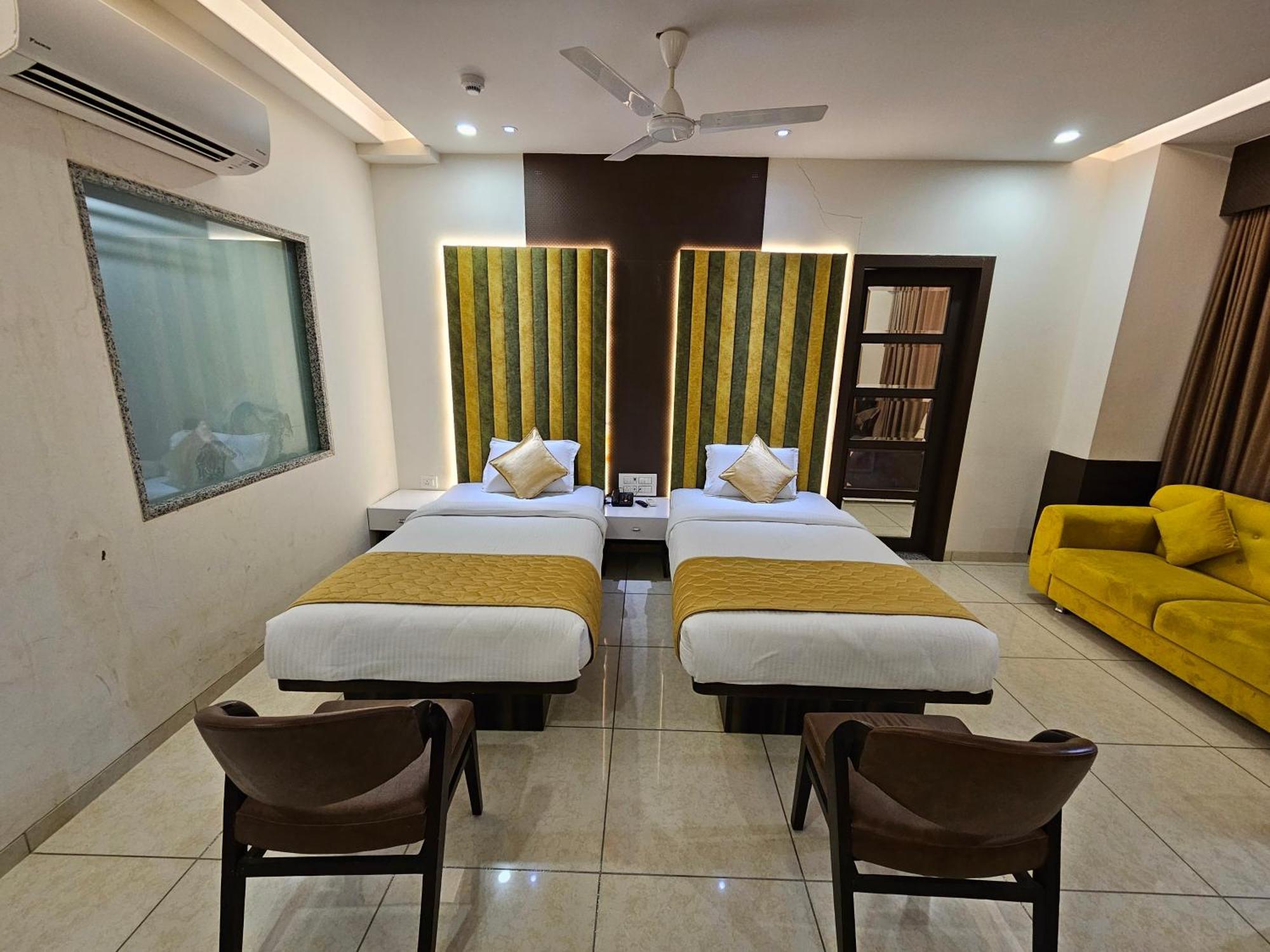 Hotel Grand Darshan Vadodara Extérieur photo