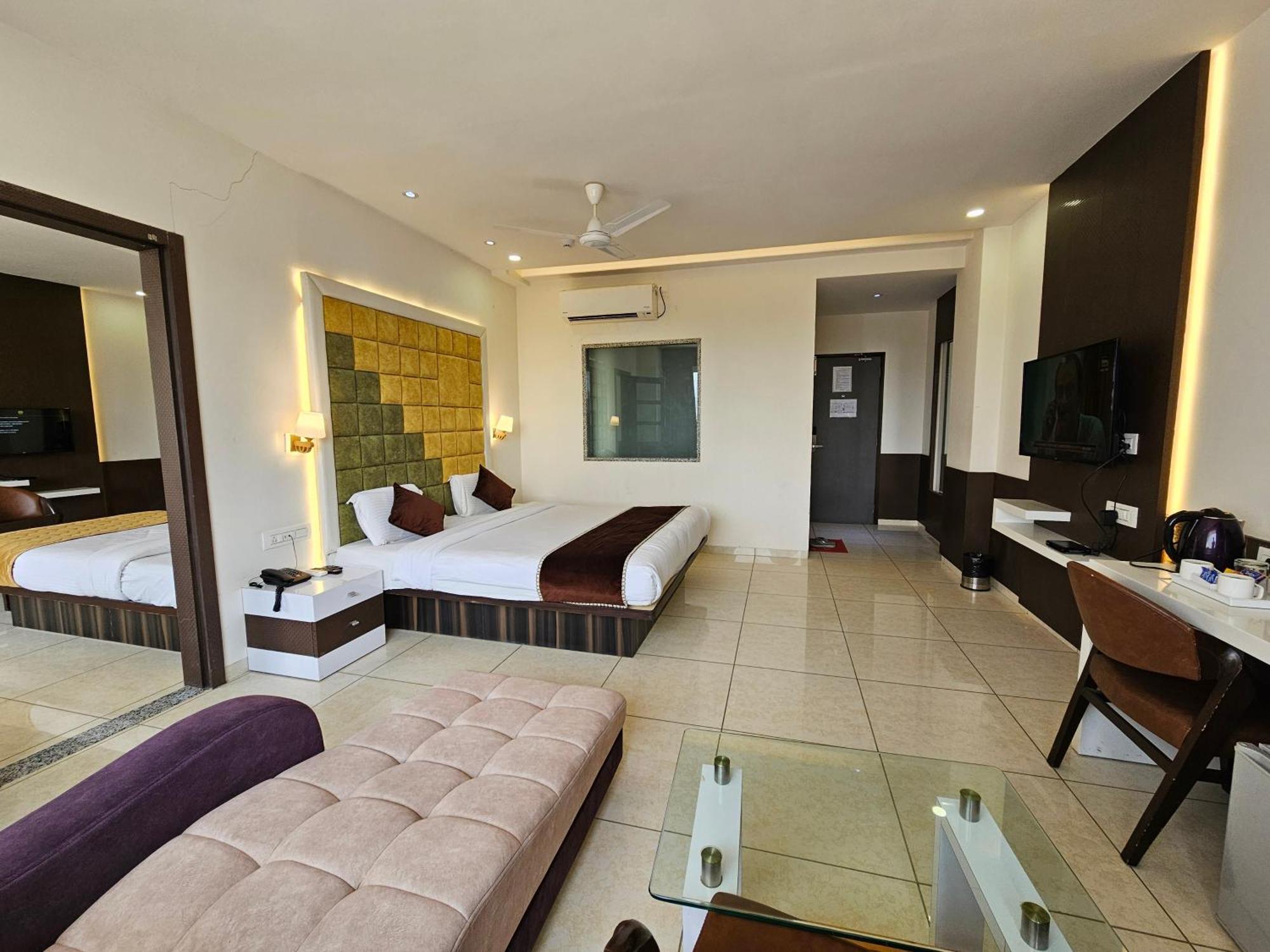 Hotel Grand Darshan Vadodara Extérieur photo