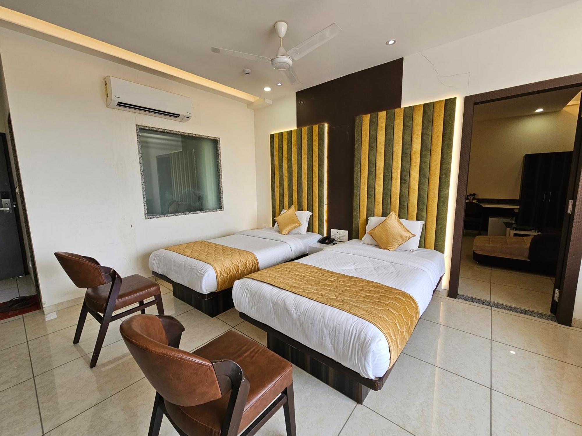 Hotel Grand Darshan Vadodara Extérieur photo