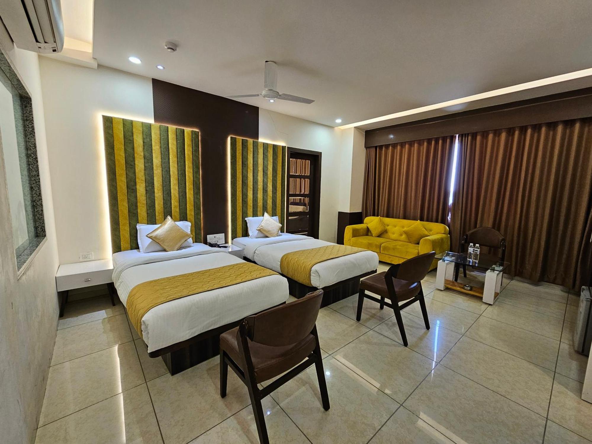 Hotel Grand Darshan Vadodara Extérieur photo