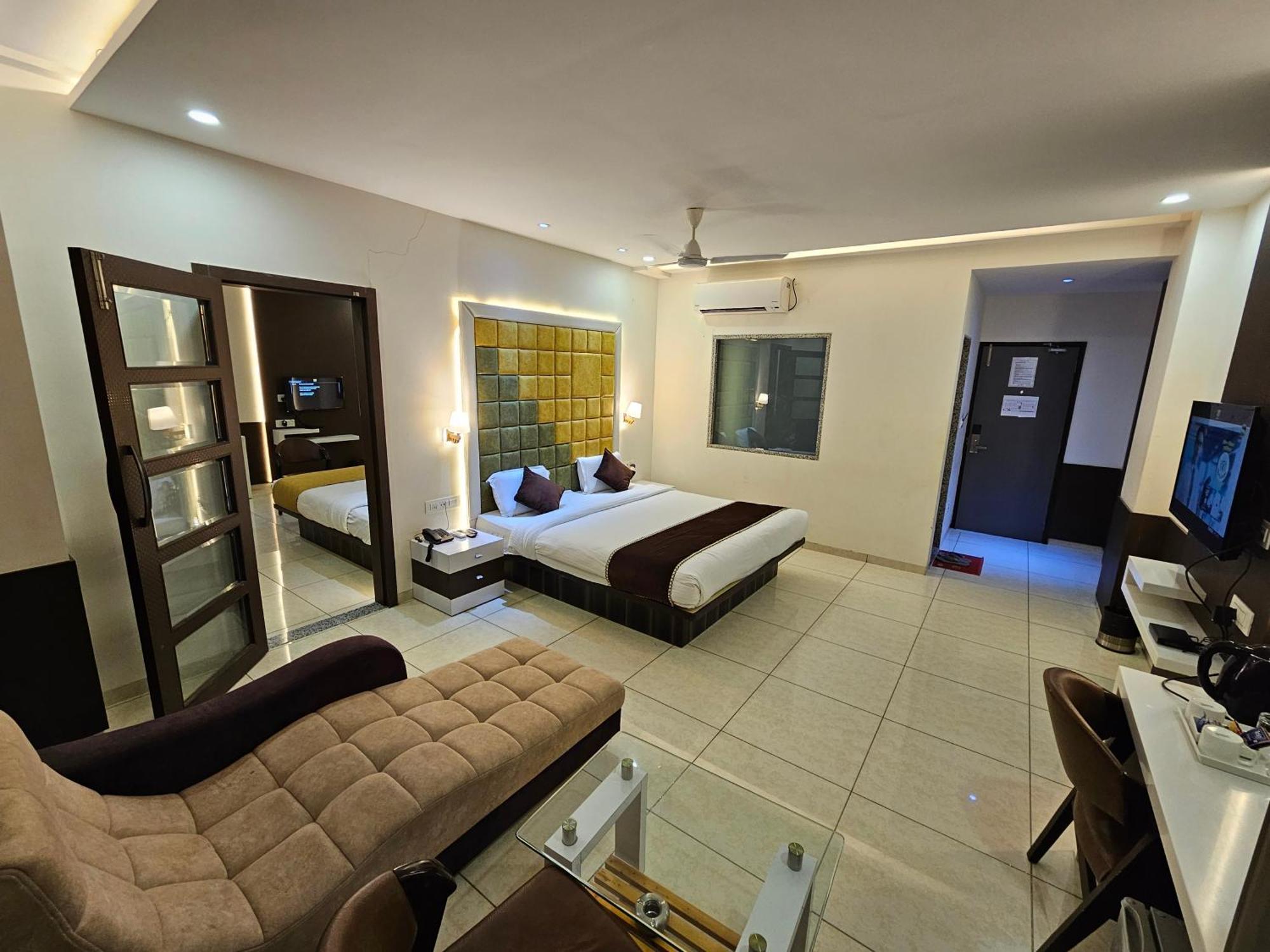 Hotel Grand Darshan Vadodara Extérieur photo