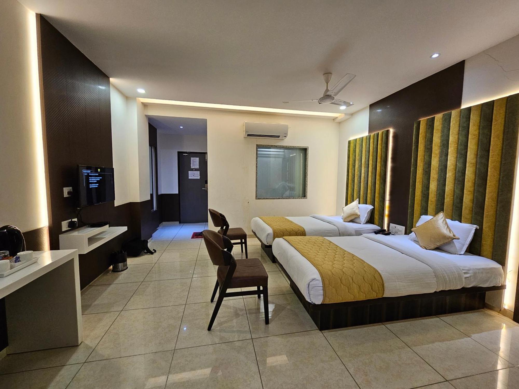 Hotel Grand Darshan Vadodara Extérieur photo